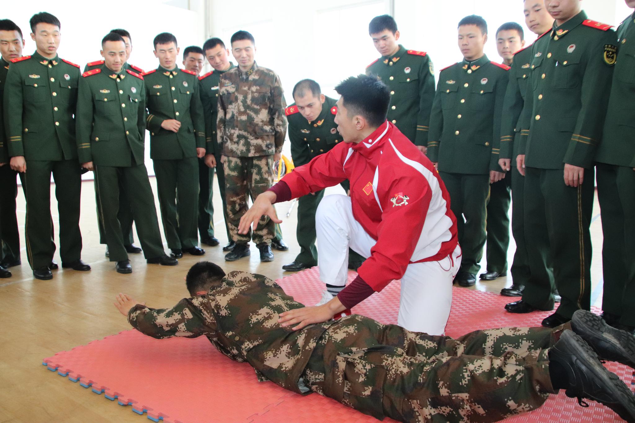 军人训练遇到科学健身(科学健身每周训练12分钟)