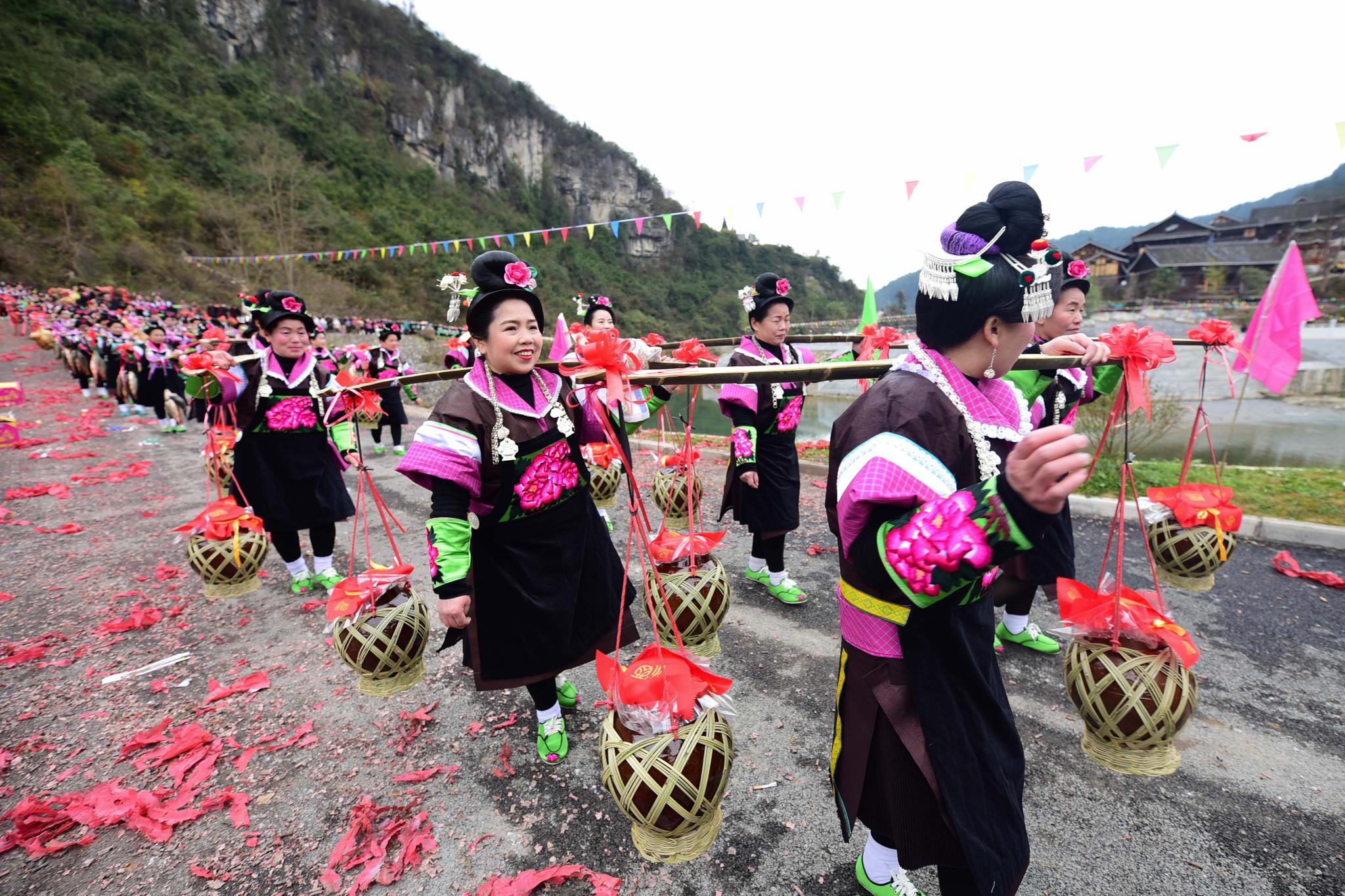 "姑妈"回娘家 欢喜庆新年