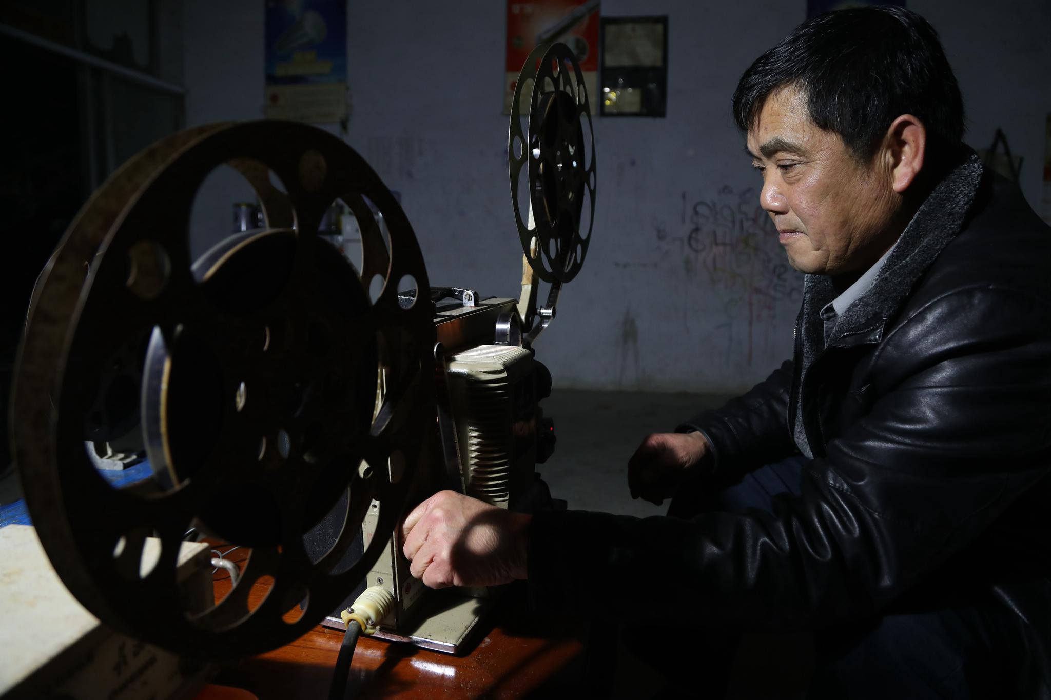 一位乡村电影放映员37年的光影故事湃客年度视觉大赛