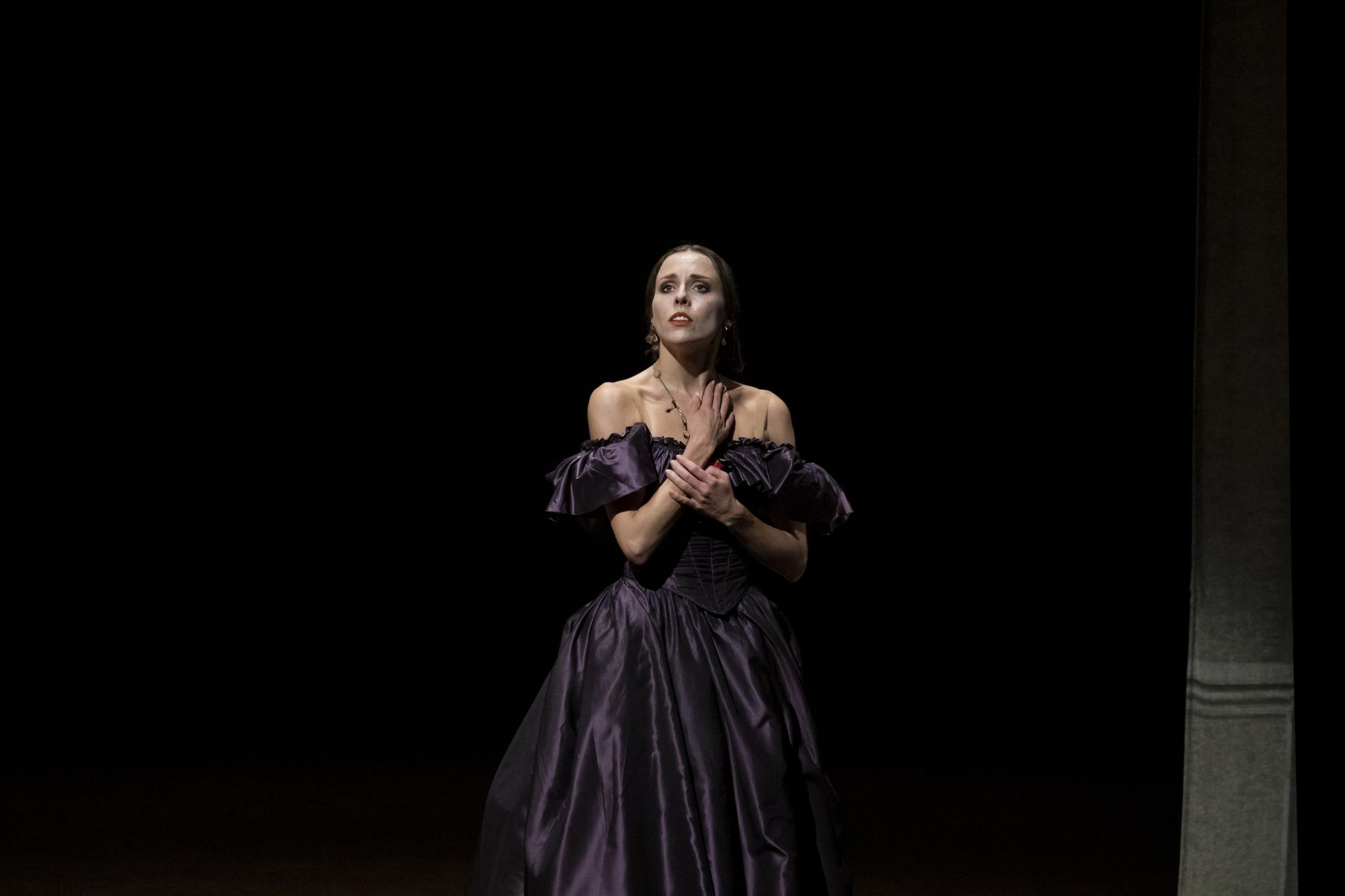 选用肖邦音乐,约翰·诺伊梅尔这版《茶花女》有点不一样