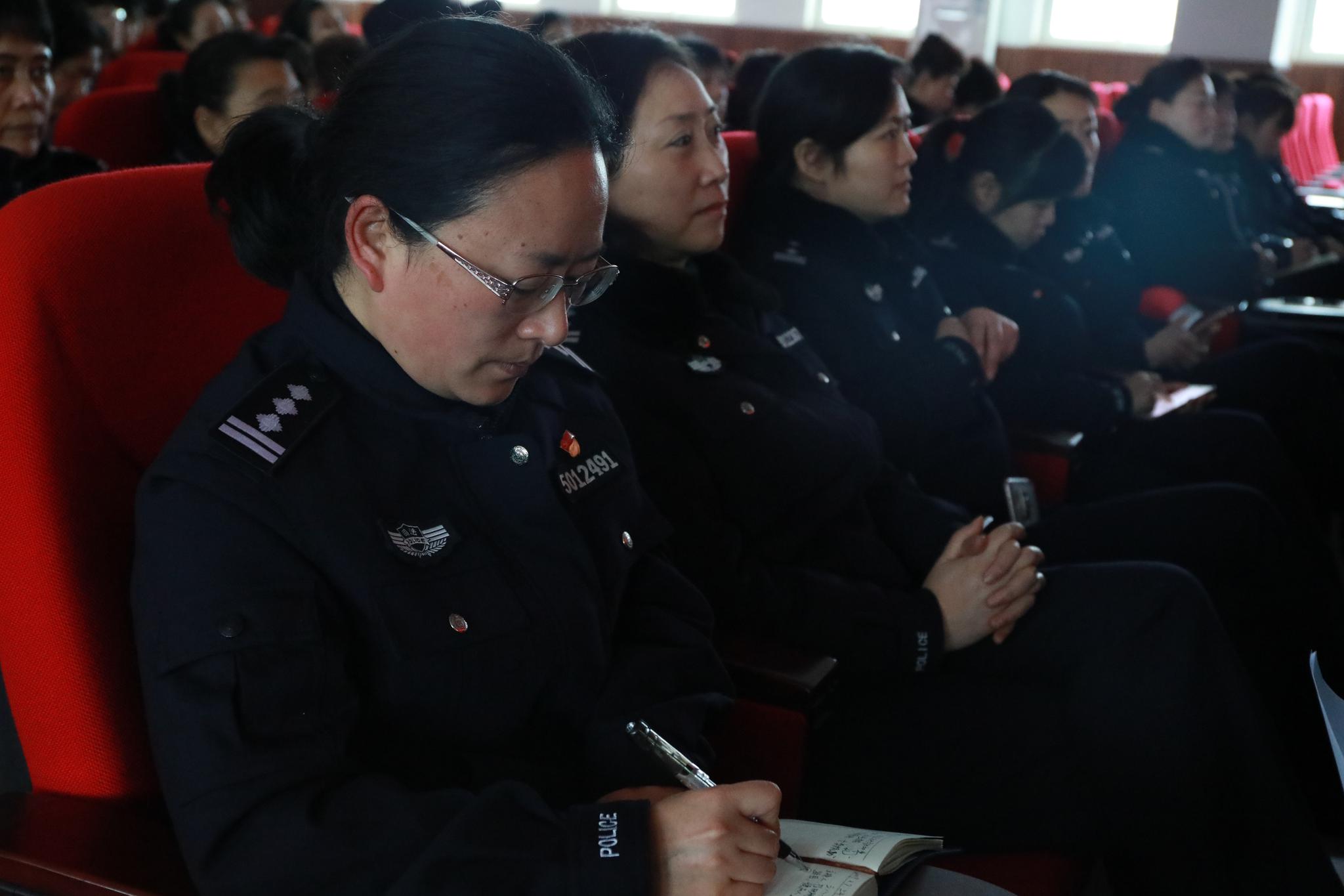 重庆市渝都监狱举办三八妇女节专题讲座