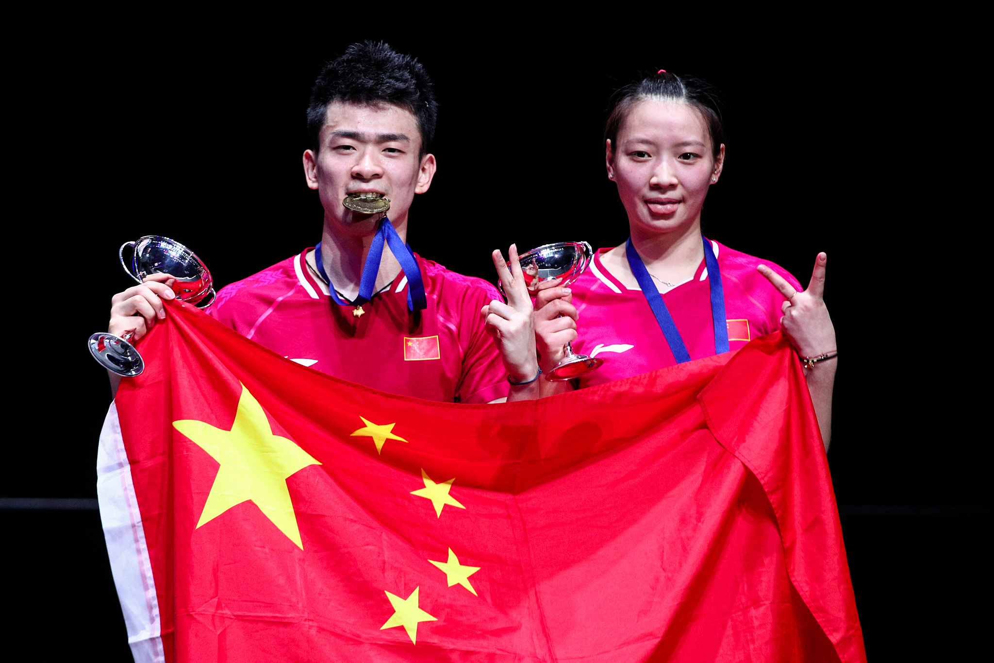 用冠军为自己正名中国女羽的复兴就从这个奖杯开始吧