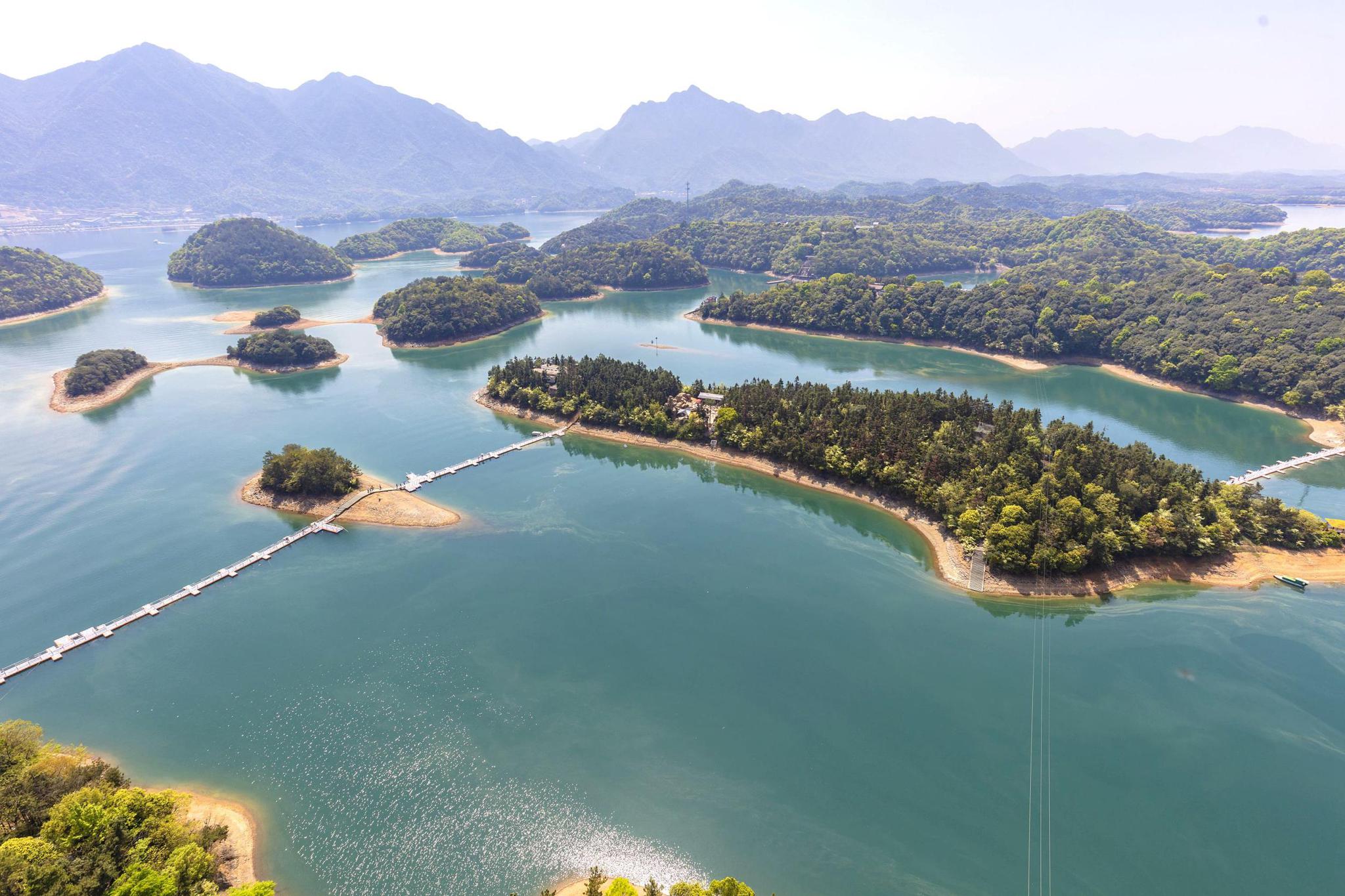 江西九江:航拍庐山西海千座"迷你岛"