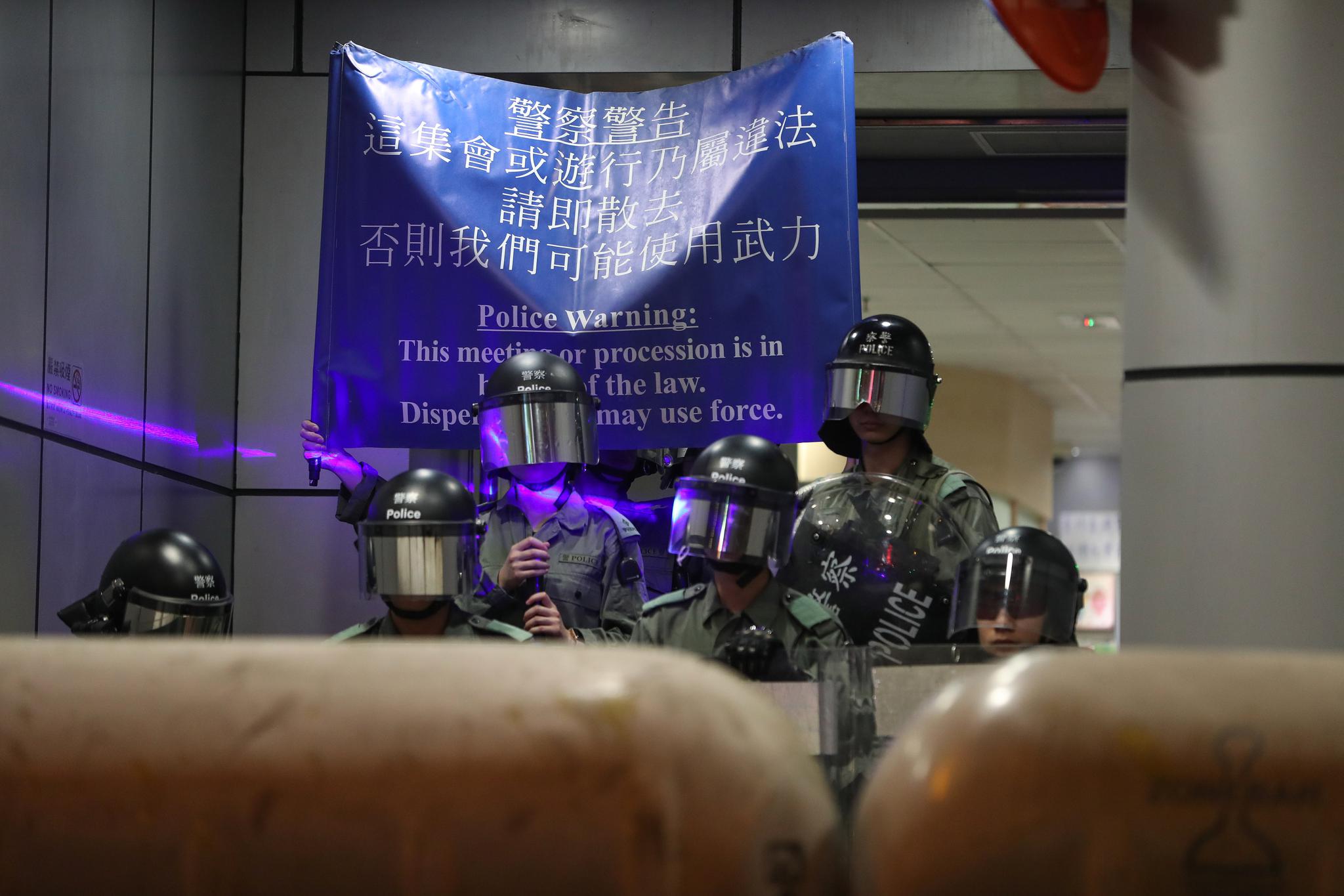 【上观直击香港】除了止暴制乱外,怎样才能让香港“废青”看到希望?|林郑月娥_新浪新闻