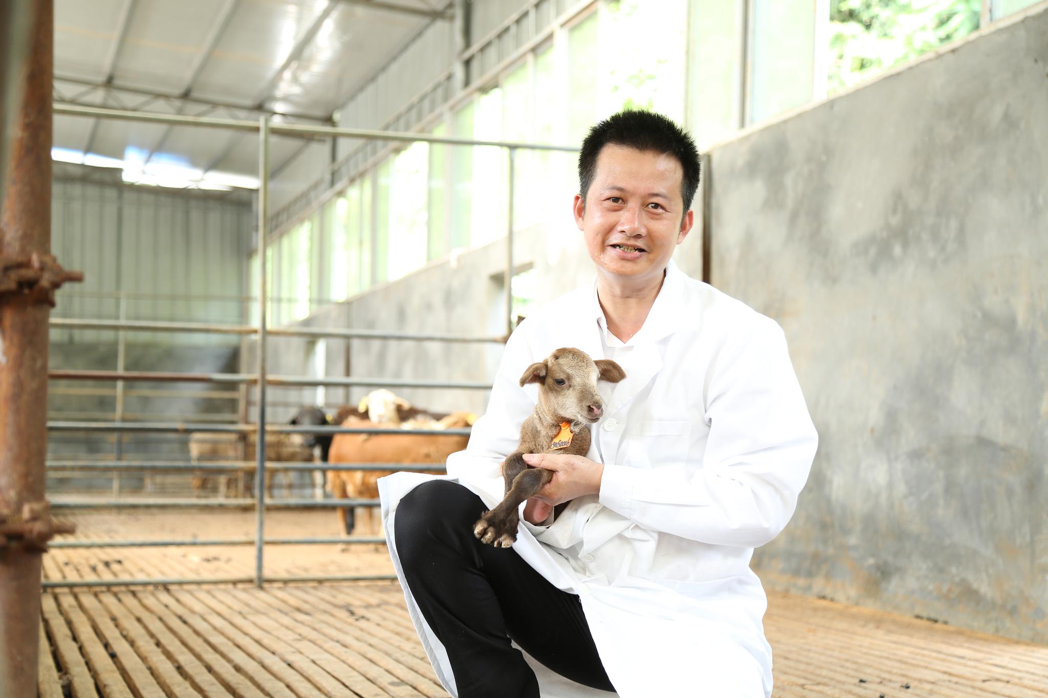 刘入源从羊倌到带领乡亲发羊财我把磨难当经验