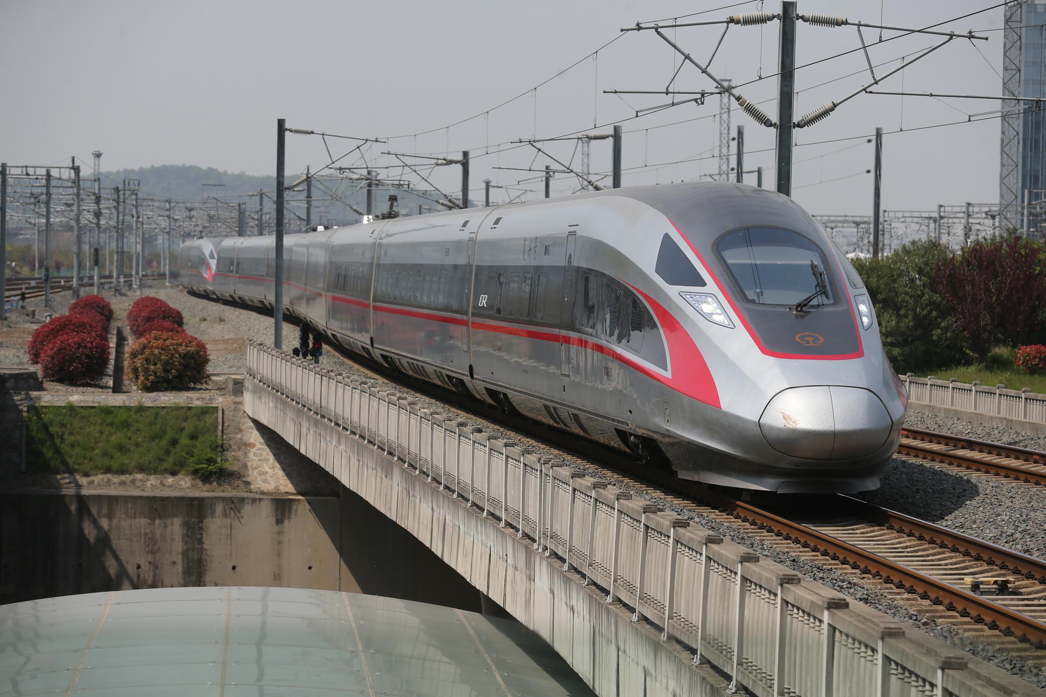 武汉交通全面"解封" 首趟武汉方向高铁抵达南京南站