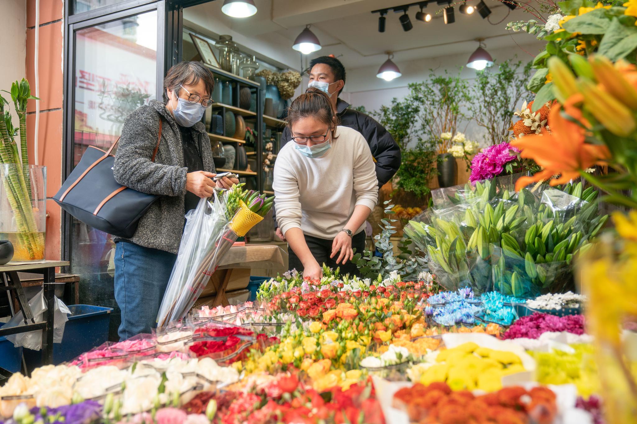 为期一周，广西花鸟市场有夜市了！节前鲜花价格水涨船高