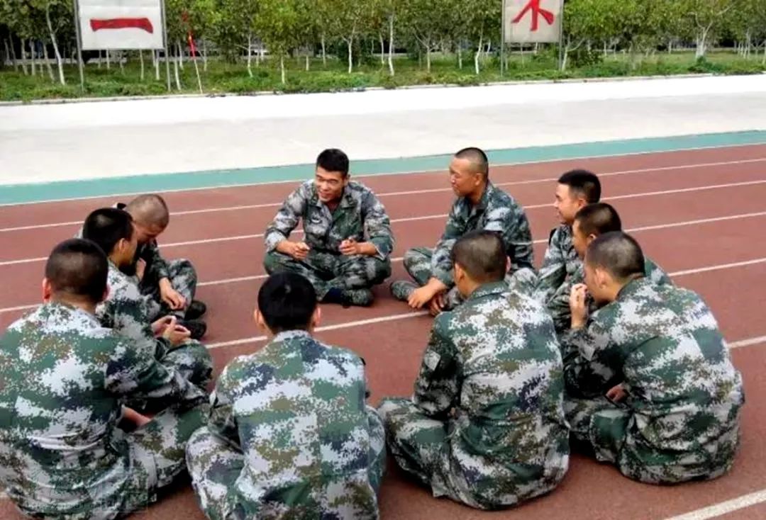 的愿景,毅然踏入绿色军营,为部队建设和强军事业奉献自己的青春和热血