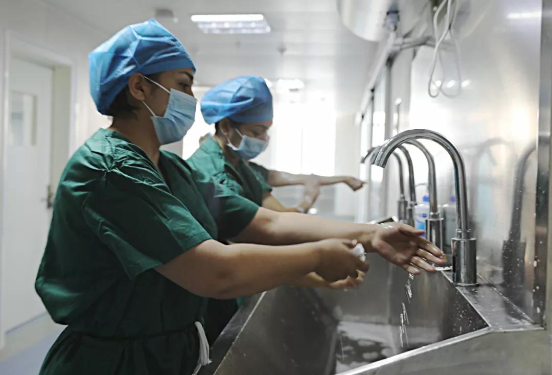 新时代新作为新篇章墨玉县人民医院关爱妇女健康助力健康扶贫