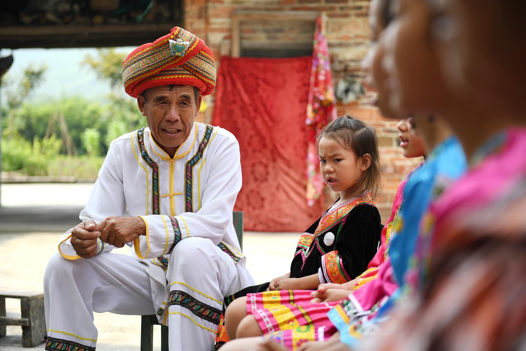 广西宜州:"歌王"山歌代代传