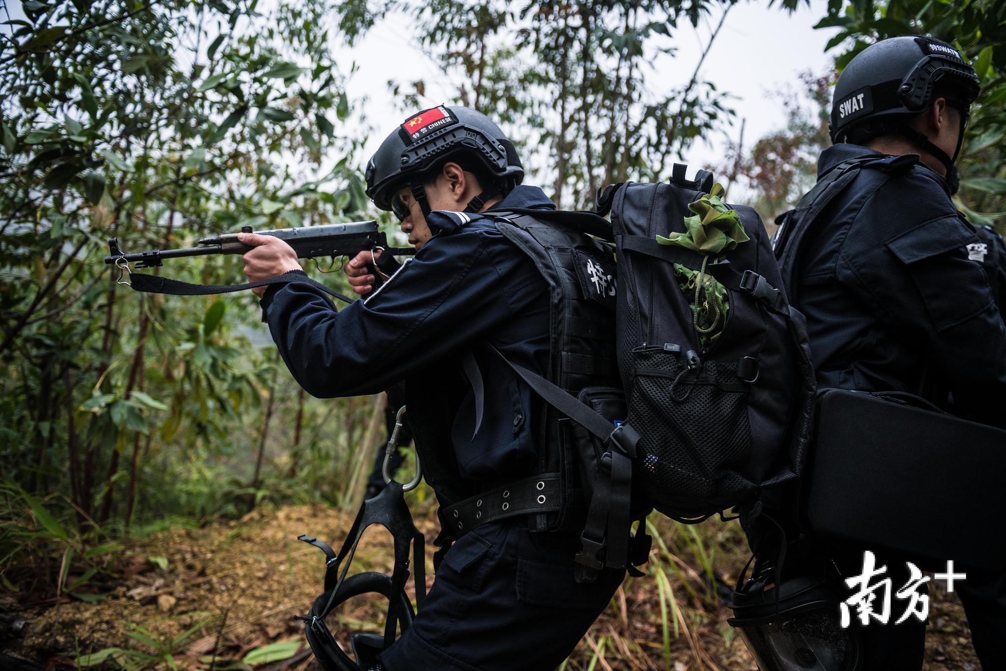 穿越火线广东特警真枪实弹带你吃鸡