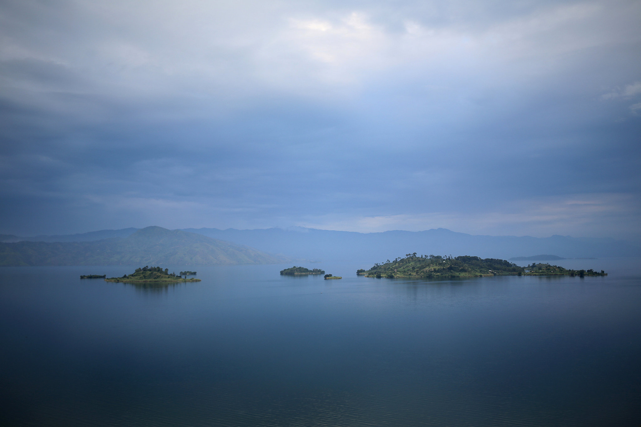 刚果(金)基伍湖发生沉船事故,150人失踪