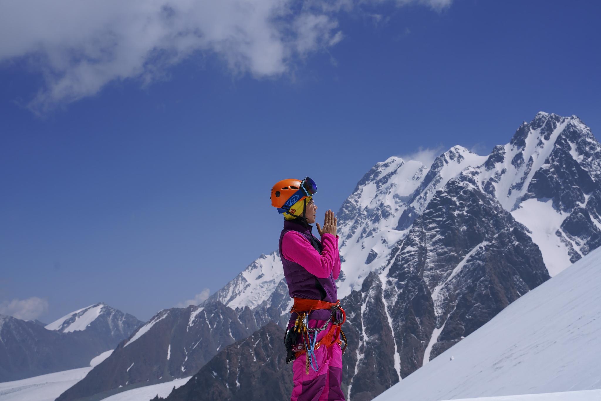 15名学员登顶博格达4613峰全国第十六期高山技能培训班a班结业