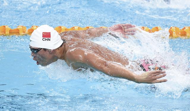 游泳——短池世界杯北京站:李朱濠获男子100米蝶泳冠军