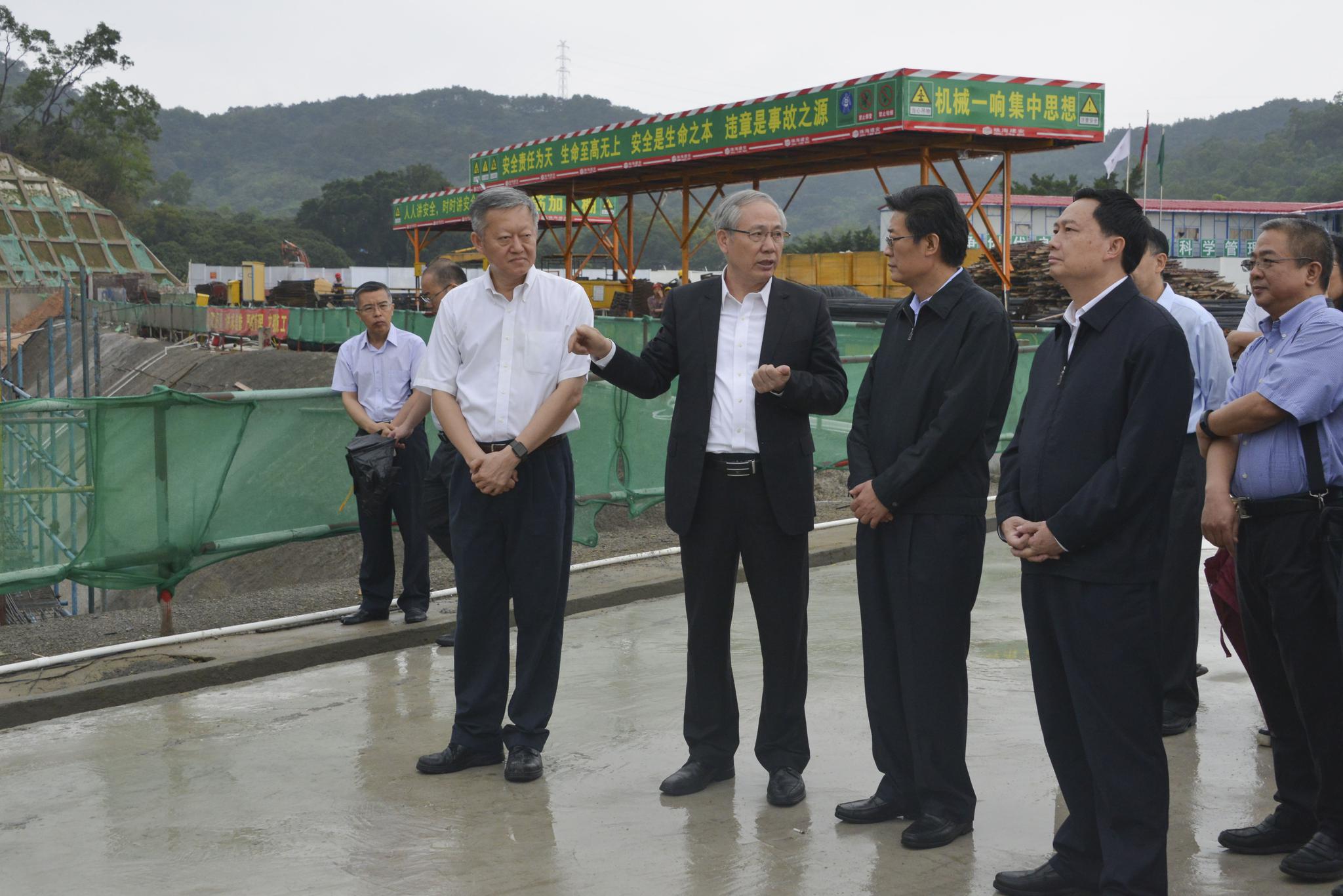 珠海市委书记郭永航市长姚奕生一行调研我校珠海校区建设
