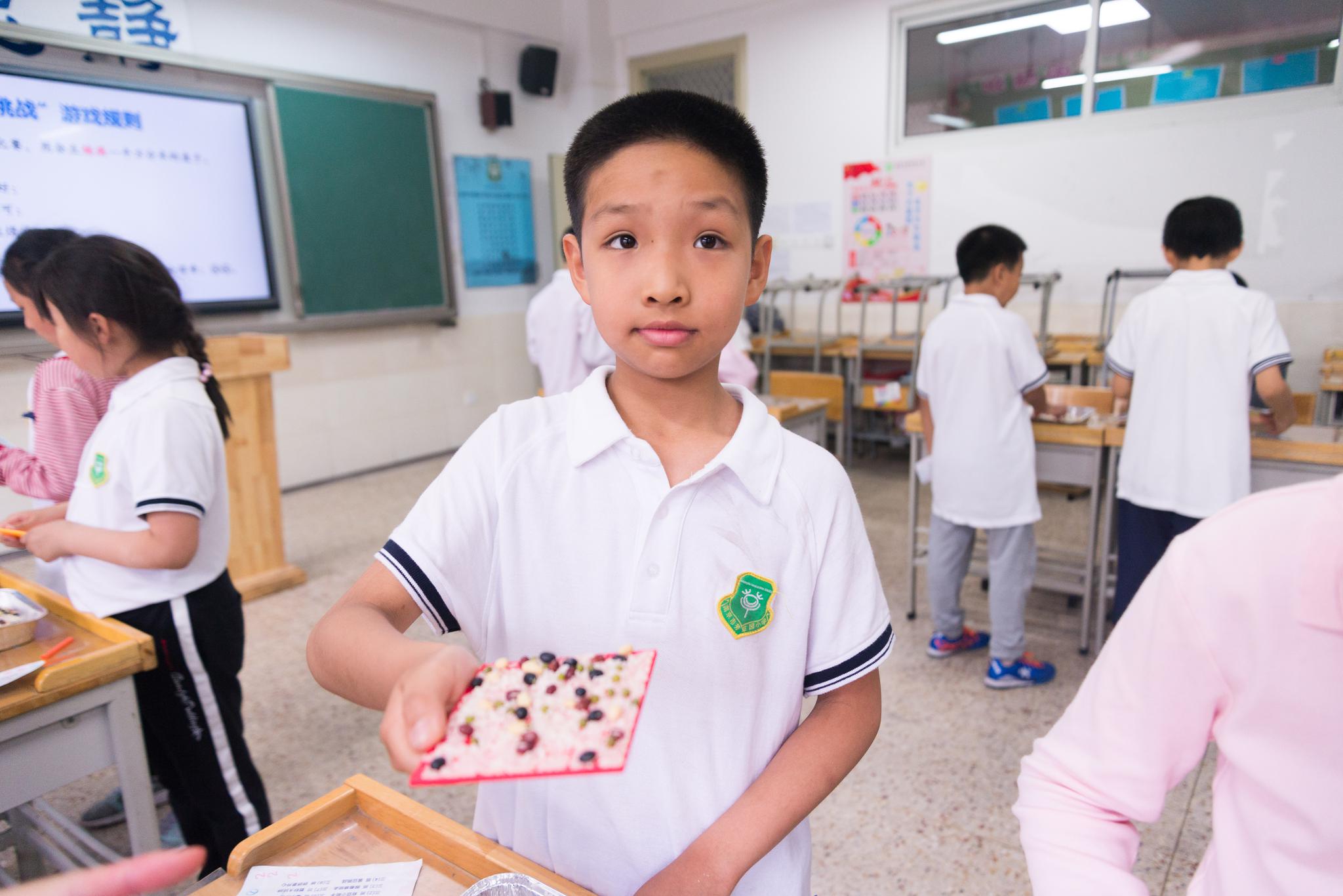 玩中学!“数学元素”服装秀、投资开店铺…… 芳草园小学办了场超嗨皮的“数学节”