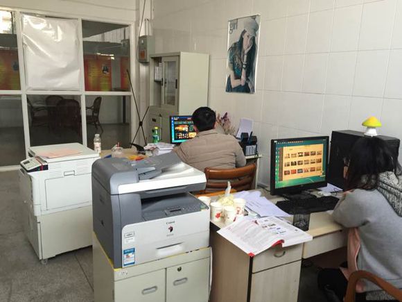 因为开在学校里的打印社是不可能没有生意的,所以对于学校里的打印店