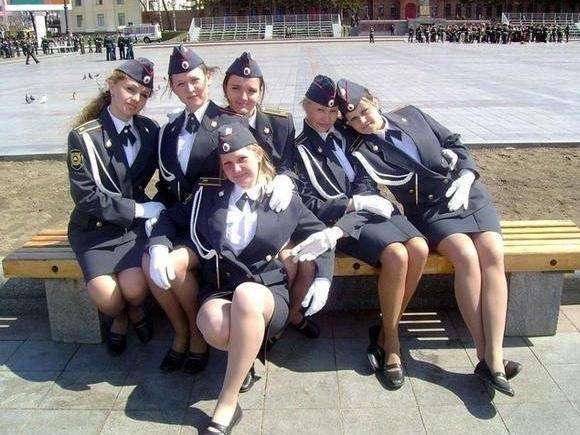 德媒探访俄女子军校:从小学习打仗 学员多为女承父业