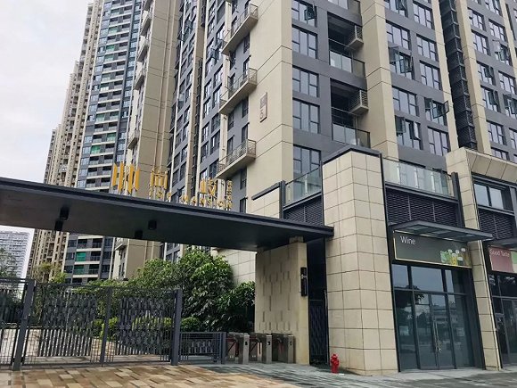 位于龙华区建设东路与民塘路交界处的鸿荣源·尚峻花园1期3栋