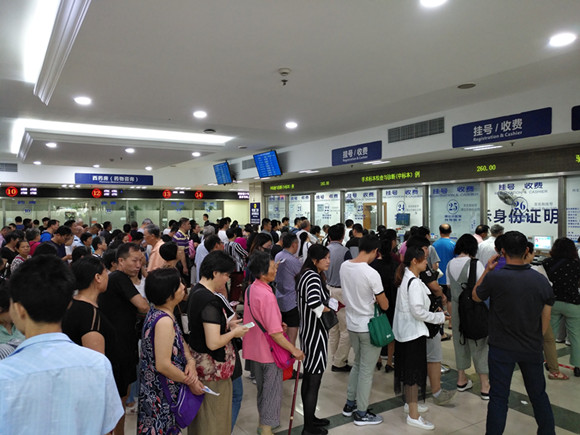 第四人民医院沪上首推全天候门诊白领学生双休日看病不再发愁