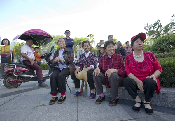 河南省商城县利用民间文化艺术搭台唱反邪教戏图