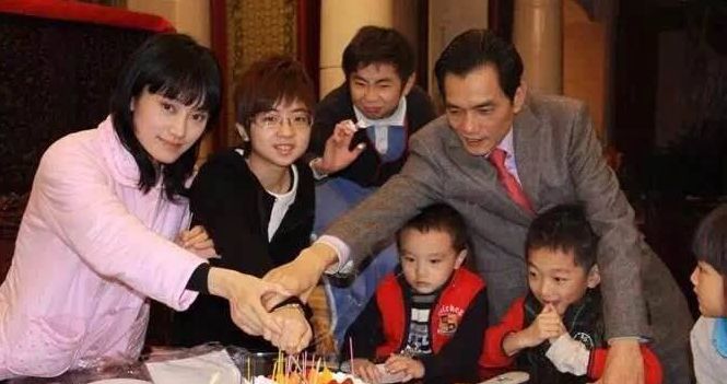 在一些公开场合中,都能看到陶美萦与张峻一同出席