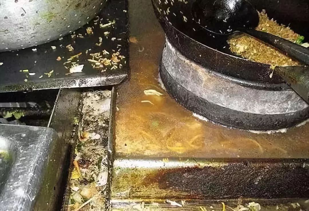 开在厕所里的外卖餐厅:外卖到底有多恶心,超出你的想象