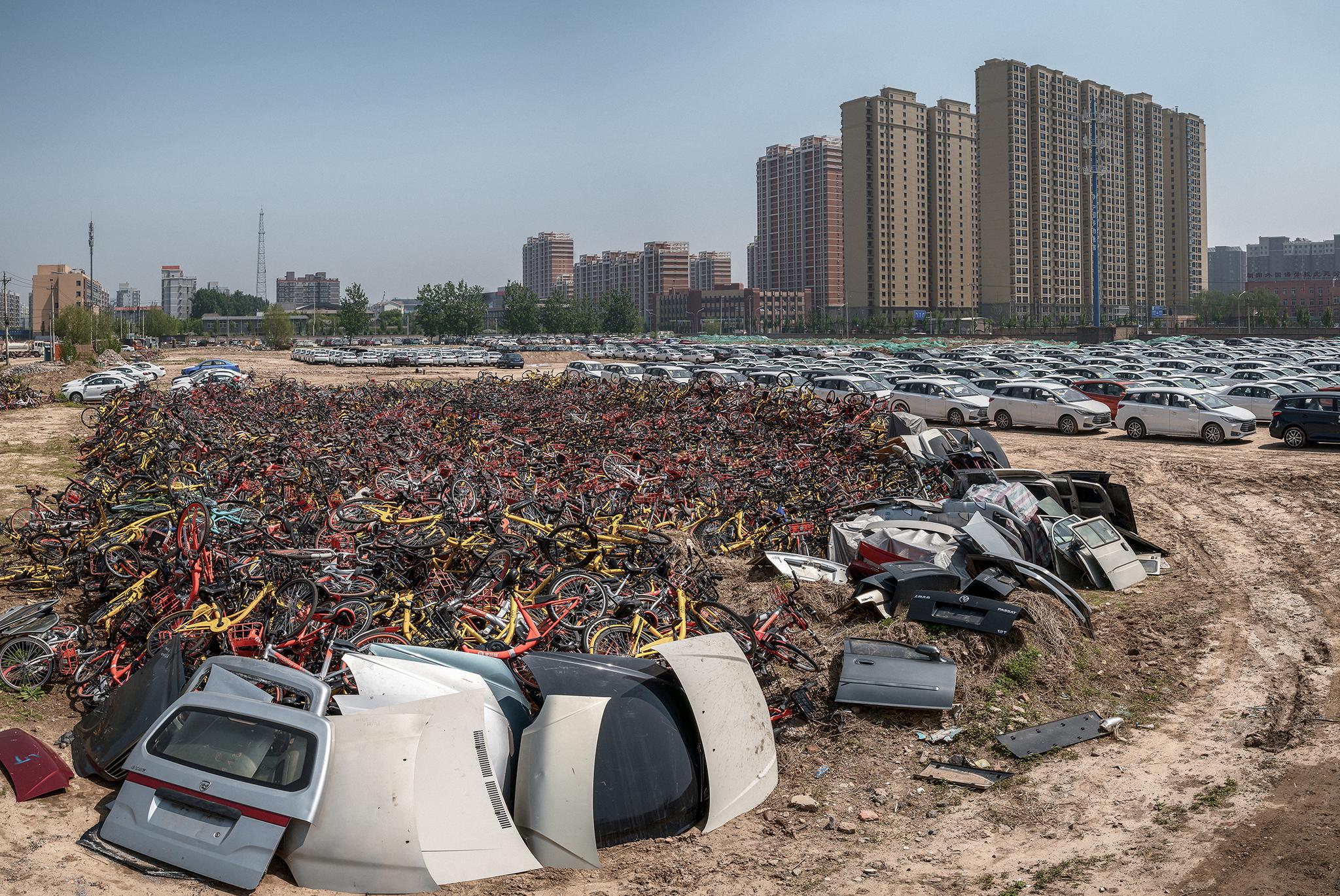 无处安放中国20城共享单车坟场全纪录湃客年度视觉大赛