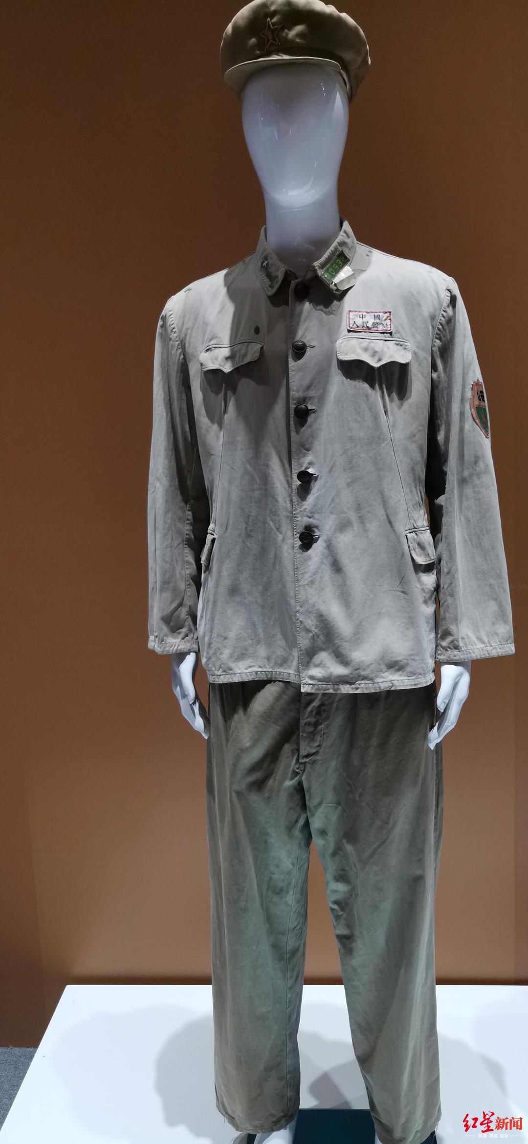 米黄色警服见过吗8套警服讲述四川公安70年变迁
