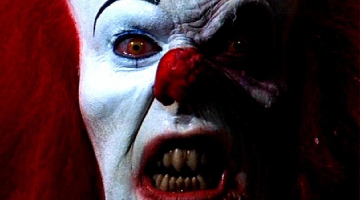 《小丑回魂》1990年第一版的经典镜头集锦_手机新浪网