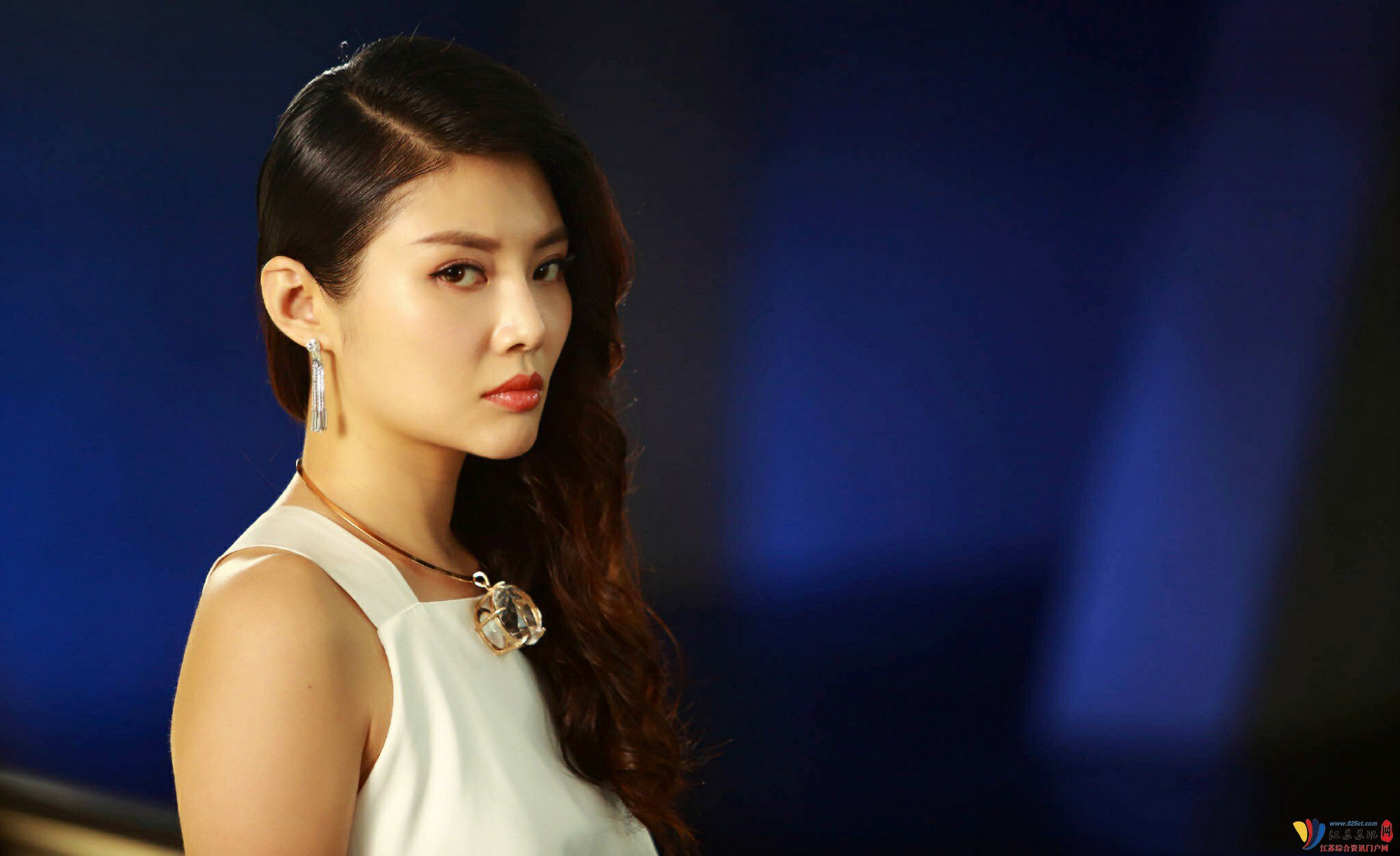 徐冬冬卫斯理霸气登场 还是余罪的大嫂|徐冬冬|大嫂|云萱_新浪网