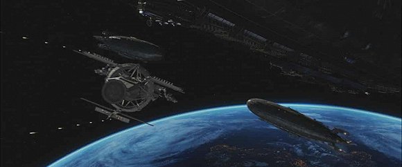 《钢铁苍穹》中绕轨道运行的齐柏林飞船但对许多人来说,提到月球的