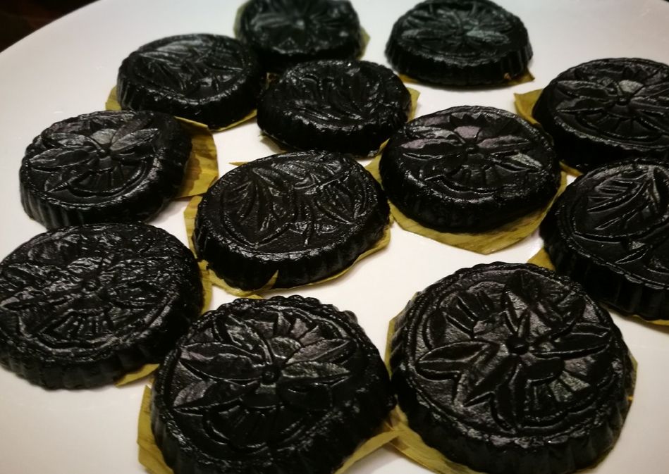 蒸出来的鸡屎藤饼,烟韧滑口,分外香味.