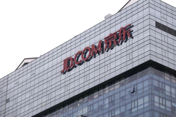 担任京东系400多家公司法人的刘强东女助理是谁