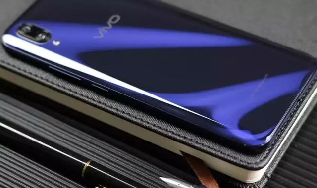 vivo x25新机曝光,外观惊艳,水滴屏ai三摄及处理器成亮点!