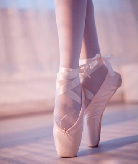 十二星座的专属芭蕾舞鞋巨蟹座光彩夺目水瓶座用羽毛做成