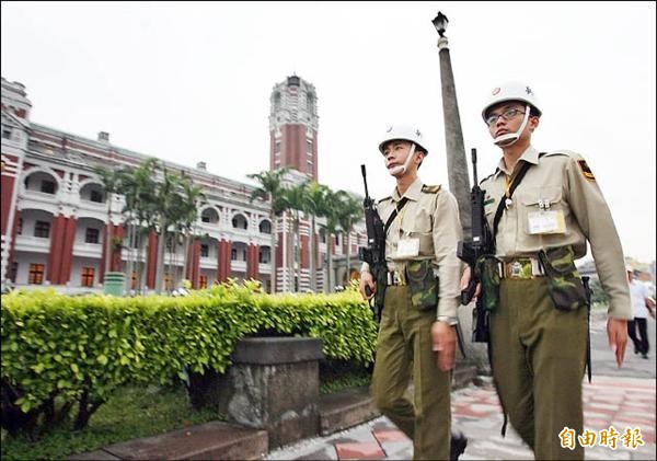蔡办安保由台军“宪兵”负责（图片来源：台湾《自由时报》）