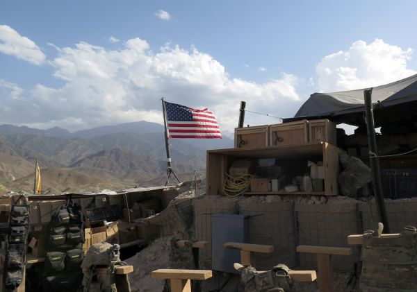 2018年7月7日在阿富汗楠格哈尔省代赫巴拉地区拍摄的美军据点的资料照片。