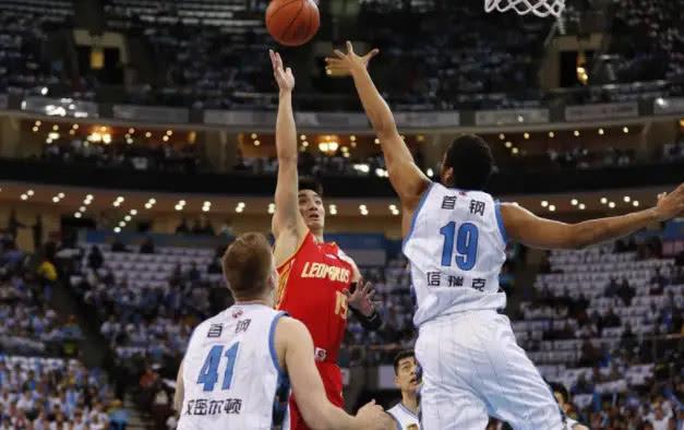 奇迹之夜 看看网上多少人支持他!CBA话题王恐