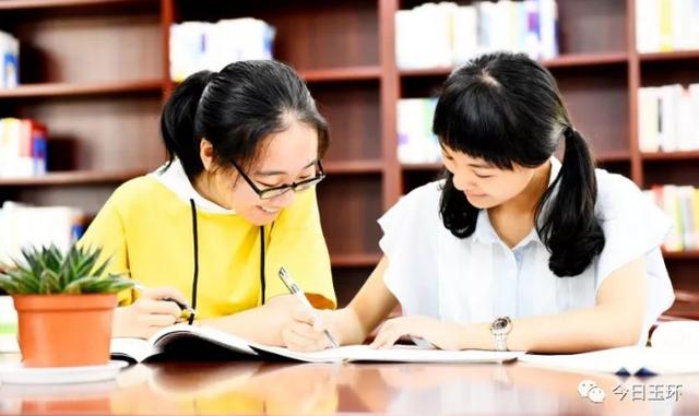 你上清华 我读北大,这对坎门老乡上演"学霸同桌"