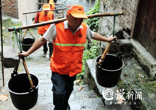 重庆最后的掏粪工这份最有味道的工作他却干了一辈子