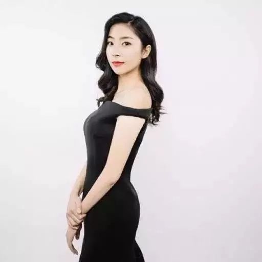 这次是美女主播姚皓 和外景主持