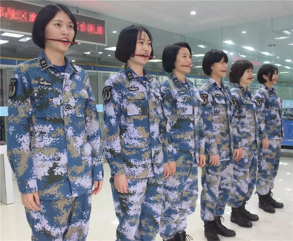 1分钟背8组64个打乱顺序的数字,话务女兵是怎样的存在?