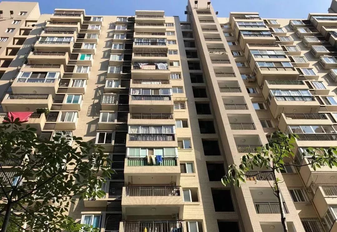 提醒|5岁男童14楼"砸到"地上摔成重伤!