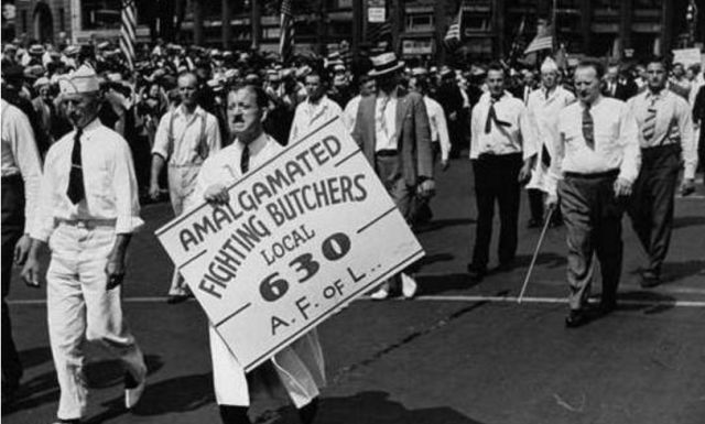 美国芝加哥等城市的工人举行大罢工,要求8小时工作制,改善劳动条件