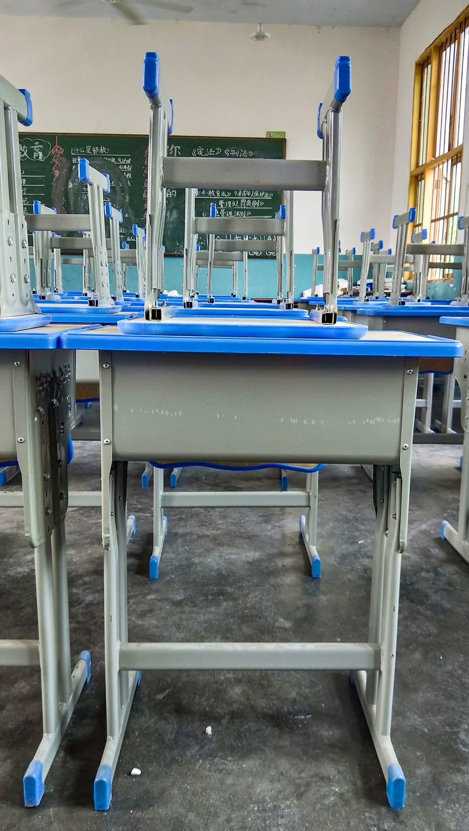 开学季,200套全新的课桌椅亮相中江偏远山区学校
