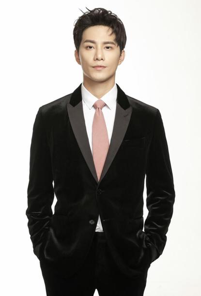 徐志贤曝西装写真照 "新晋老公"绅士优雅|朱槿花开|徐志贤|泰国_新浪