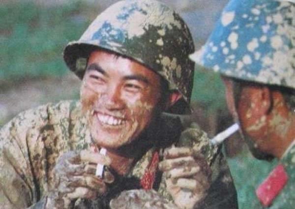 对士兵们的抚慰有至关重要的作用,很多新兵就是参军以后才学会了抽烟