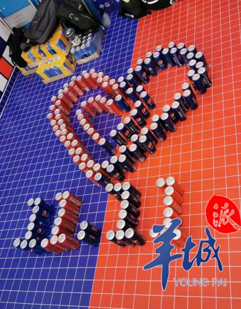 茫茫人海,一个可乐罐会让素不相识的男女配对?