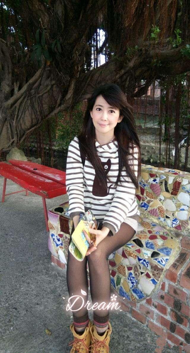 孟庭苇明明已是阿姨的年纪气质却如同少女一般清新淡雅